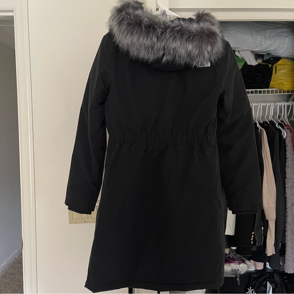 The North Face Women’s Arctic Parka black size S NWT - Picture 3 of 3